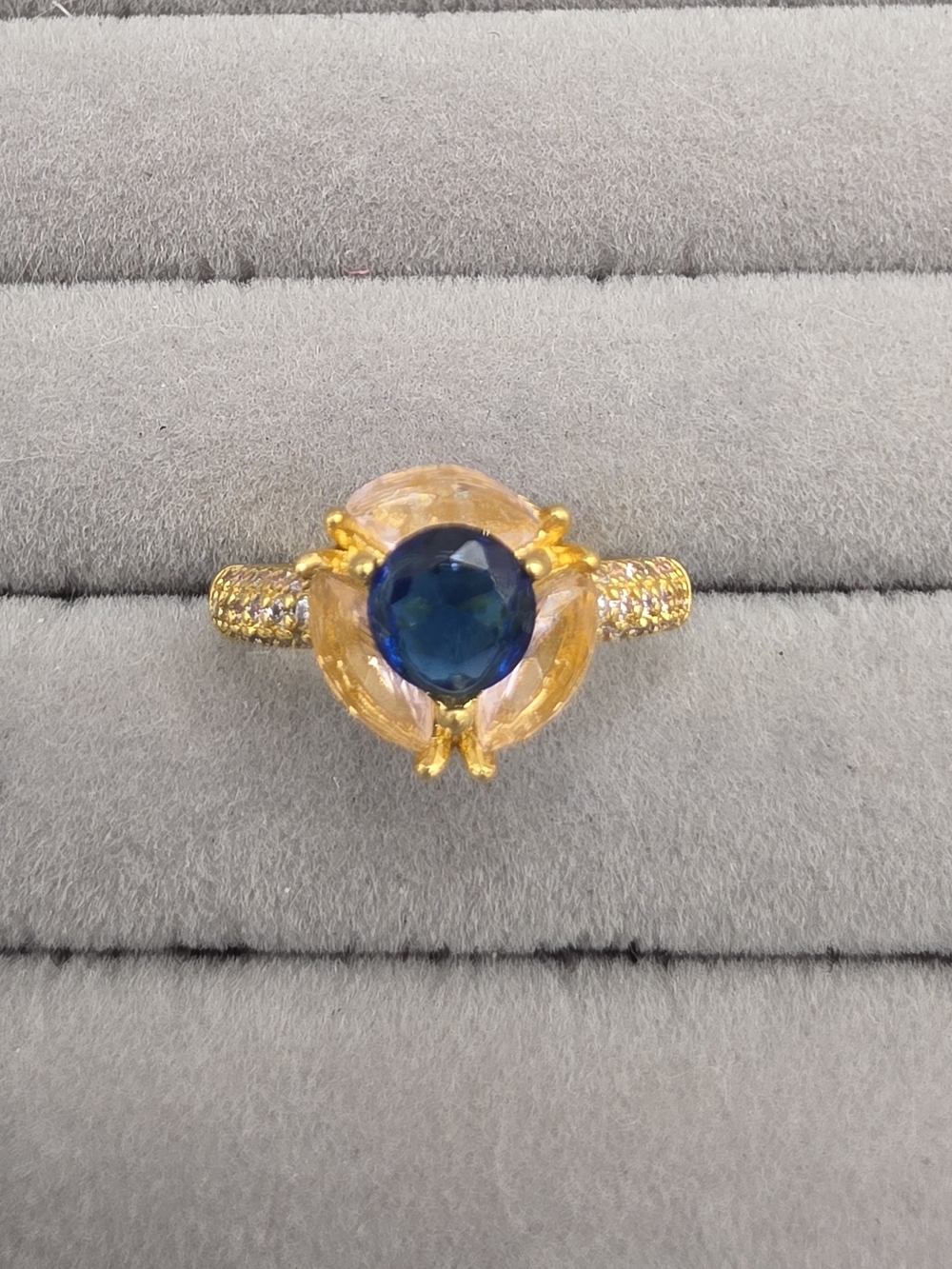 Gold-Tone Blue & Champagne Crystal Statement Ring Size 8 1/4